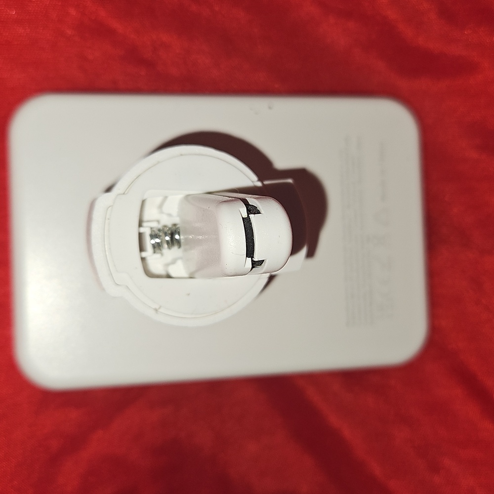 15W Magnetic Wireless Car Charger Mount - White - Apple & Android - USB-C - Picture 4 of 11